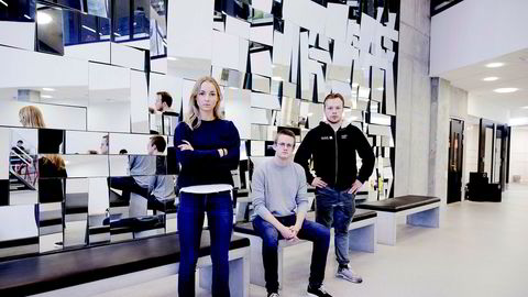 NHH-studenter reagerte på at praksisen for videoforelesninger ble endret uten at de fikk beskjed. Fra venstre, Pia Berg, Jonas Personbråten Ludvigsen og Kasper Lie Asdal.