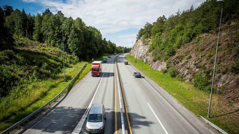 Det er dyrere å bygge smal firefelts motorvei, ifølge Veivesenet.