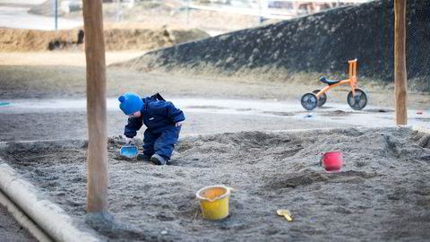 Oslo, Norway 20150309. Illustrasjon: Et lite barn leker i sandkasse i barnehagen. Barnehagebarn. Foto: Gorm Kallestad / NTB scanpix ---