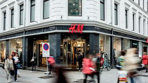 Hennes &amp; Mauritz øker omsetningen med elleve prosent i 2019. Avbildet er en H&amp;M-butikk i Karl Johans gate i Oslo.