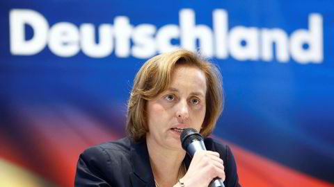 AfD-topp Beatrix von Storch langer ut mot forbundskansler Angela Merkel.