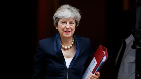 Theresa May og den britiske regjeringen er ille ute, skal vi tro Morgan Stanley. Her er statsministeren på vei ut av 10 Downing Street 6. september.