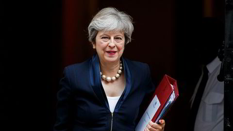 Theresa May og den britiske regjeringen er ille ute, skal vi tro Morgan Stanley. Her er statsministeren på vei ut av 10 Downing Street 6. september.