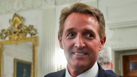 Den republikanske Trump-kritikeren Jeff Flake dropper gjenvalg.