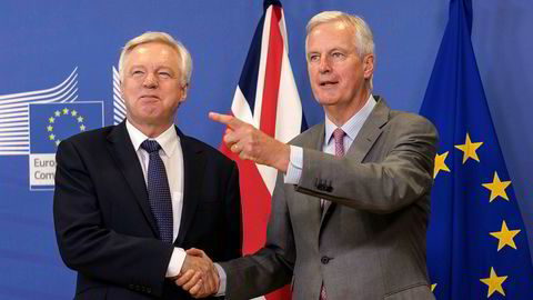 Storbritannias brexit-minister David Davis (t.v.) sammen med EUs sjefforhandler i brexit-forhandlingene, Michel Barnier.