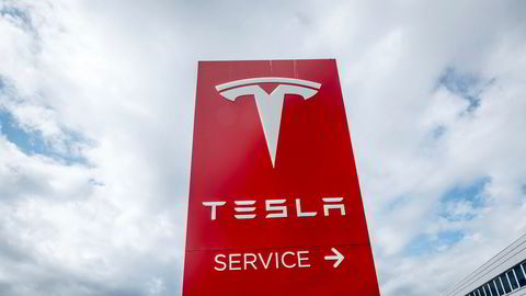 Tesla sliter med mange misfornøyde kunder. Klager på lang ventetid for servicearbeid er blant gjengangerne.