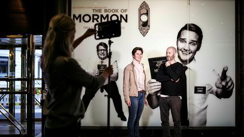 Direktør Åse Ryvarden og teatersjef Erik Ulfsby (til høyre) ved Det Norske Teatret opplever enormt salg av billetter til «The Book of Mormon»-forestillingene.