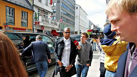 Hiphop-mogulen Jay Zs strømmetjeneste er anmeldt av rettighetsorganisasjonen Tono. Her er rapperen på vei inn til Tidals første kontorer i Oslo i 2015.