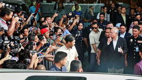 Malaysias avgåtte statsminister Najib Razak har vært inne til flere avhør rundt skandalene i det statlige selskapet 1MDB. Minst 35 milliarder kroner skal ha forsvunnet. Den nye regjeringen forsøker å komme til bunns i hvor pengene har tatt veien.