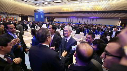 Apples konsernsjef Tim Cook holdt innlegg på World internett Conference i Wuzhen i Kina. Kina er et viktig marked for Apple. – Vi er stolte over å ha jobbet sammen med våre mange partnere i Kina, sa Cook.