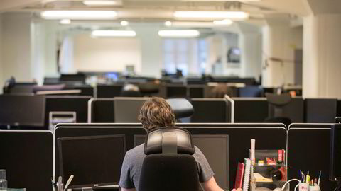 En person sitter og arbeider i åpent kontorlandskap. Illustrasjonsfoto: Vidar Ruud / NTB scanpix