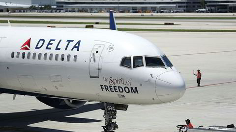 Først kuttet flyselskapet Delta ut samarbeidet med våpenorganisasjonen NRA. Nå svarer delstaten Georgia der selskapet har hovedkontor med å frata flyselskapet en skattefordel.