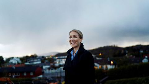 Linn Katrine Høie er blitt toppsjef i oljeselskapet Petrolia Noco, og pendler fra hjemmet i Stavanger til Bergen. Her er hun utenfor pendlerleiligheten like ved kontoret i Bergen.