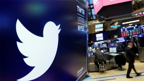 Lynmeldingselskapet Twitter stiger kraftig på New York-børsen, som ellers faller kraftig.