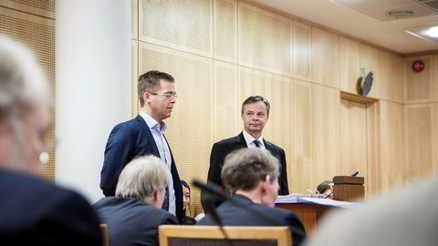 Trond Døskeland (fra venstre) og Petter Bjerksund fra NHH er sakkyndige for Forbrukerrådet i saken mot DNB.