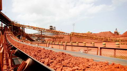 I delstaten Pará nordøst i Brasil driver Norsk Hydro verdens største raffineri for alumina, den viktigste ingrediensen i aluminium. På bildet ses et transportbånd med bauxitt ved anlegget.