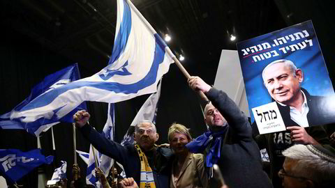 Tilhengerne til Benjamin Netanyahu feirer et godt valgresultat etter at valgdagsmålinger tyder på at Likud får flest mandater.