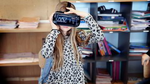 Natalie ved Hanstad skole i Elverum var blant de aller første i landet som testet matematikkopplæring med VR-innhold og VR-briller.