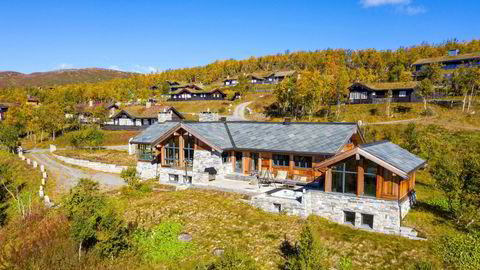 – Dette er en flott hytte av sjeldne hvor det er lagt stor vekt på kvalitet i hele hytta, sier eiendomsmegler Marit Wangensten.