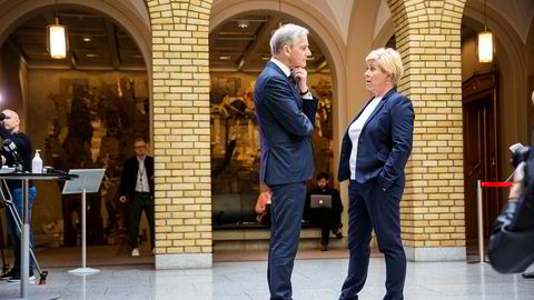 Ap-leder Jonas Gahr Støre og Frp-leder Siv Jensen går stadig oftere sammen mot Erna Solbergs regjering.