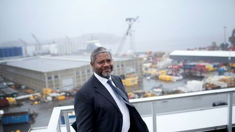 Pierre Bang er Totals sjef i Norge. Her står han på taket av kontoret i Stavanger.