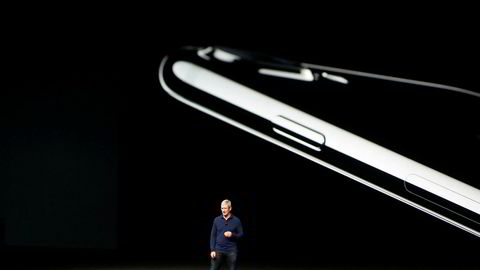 De nye Iphone-modellene kan bli forsinket på grunn av produksjonsproblemer hos asiatiske underleverandører. Her Apple-sjef Tim Cook.