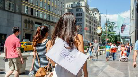 Amerikanere reiser på flest luksusreiser. USA er også destinasjonen flest luksusturister reiser til. Her bilde utenfor motebutikken Bergdorf Goodman i handlegaten 5th Avenue på Manhattan i New York.