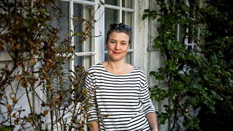 Yngvild Sve Flikke er en av regissørene bak NRK-serien «Heimebane». Hun forteller at målet hele veien har vært å skape en serie som treffer bredt.