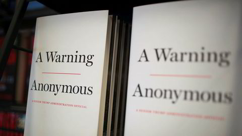Boken «A Warning» her til salgs i Chicago. Forfatteren er foreløpig anonym.