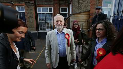 Før torsdagens engelske lokalvalg håpet opposisjonspartiet Labour på kraftig fremgang under den radikale partilederen Jeremy Corbyn (bildet). Her forlater Corbyn valglokalet etter å ha avlagt sin stemme i London denne uken.