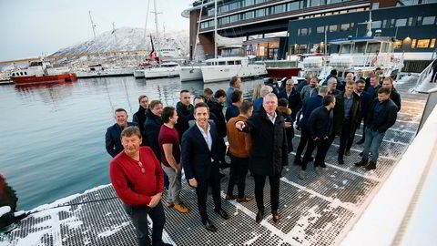 Fiskerne går mot regjeringens forslag om statlig kvotebank. Her er rederne i Fiskebåt Nord samlet til møte i Tromsø havn om kvotemeldingen fra regjeringen. Fremst går administrerende direktør Audun Maråk i havfiskernes organisasjon Fiskebåt (til høyre), Marius Ytterstad, styreleder i Fiskebåt Nord (midten) og Jørn Oddvar Majala (i rød genser til venstre) i Silfaks Fiskebåtrederi.