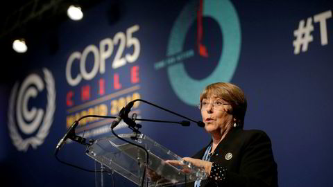 FNs høykommissær for menneskerettigheter Michelle Bachelet taler på klimatoppmøtet COP25 i Madrid mandag. Foto: Andrea Comas / AP / NTB Scanpix