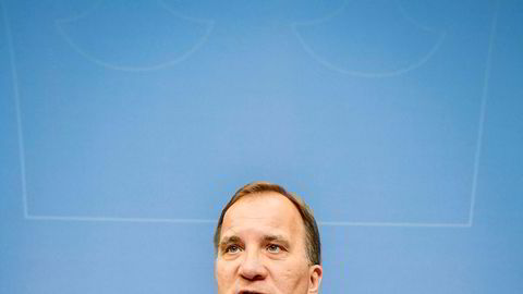 Sveriges statsminister Stefan Löfven jobber fortsatt med å skape ro i rekkene og samlet tirsdag partilederne til samtaler. Tirsdag holdt han pressekonferanse i forbindelse med it-skandalen.