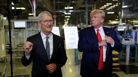 Apples konsernsjef Tim Cook inviterte president Donald Trump til å se en pc-fabrikk i delstaten Texas den 20. november. Apple bygger personlige datamaskiner for det amerikanske markedet. Over 90 prosent av produksjonen av Apple-produkter foregår i Kina.