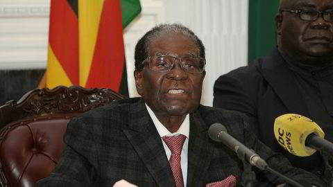President Robert Mugabe, som søndag holdt en TV-sendt tale, ønsker foreløpig ikke å gi fra seg makten frivillig.