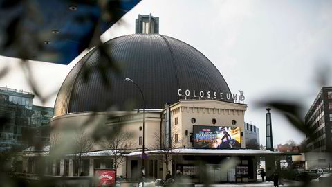 Ser vi til kino, forstår vi raskt at ekspertene har gjort en klassisk tabbe i sine dystre spådommer: De forutsetter at mennesker velger økonomisk og rasjonelt, skriver innleggsforfatteren. Her Colosseum kino på Majorstuen i Oslo.