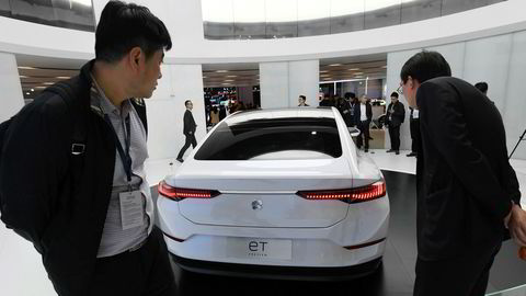 Ikke noe sted i verden selges det flere elektriske biler enn i Kina. Tesla er i ferd med å starte produksjonen ved en ny fabrikk ved Shanghai. Det kinesiske industridepartementet venter en femdobling av elbilsalget innen 2024. Resten av Asia følger etter.