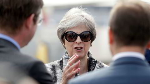 Storbritannias statsminister Theresa May truet sitt eget parti med nyvalg dersom de støttet planene om et felles tollregime med EU.Storbritannias statsminister Theresa May truet sitt eget parti med nyvalg dersom de støttet planene om et felles tollregime med EU.