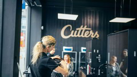 Cutters og NFVB er uenige om forskriftene pålegger frisørene å tilby hårvask. Fra Cutters i Torggata.