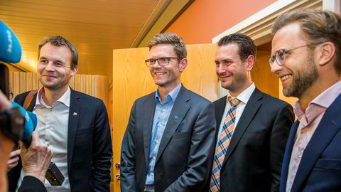 De finanspolitiske talsmennene f.v.: Kjell Ingolf Ropstad (KrF), Terje Breivik (V), Helge André Njåstad (Frp) og Nikolai Astrup (H) snakker med pressekorpset etter budsjettforhandlingene i Stortinget onsdag.