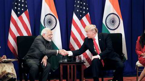 India vil spille en nøkkelrolle i den nye amerikanske Asia-politikken. Her er USAs president Donald Trump med Indias statsminister Narendra Modi under et toppmøte i Manila denne uken.