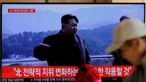 Tv i Sør-Kore kunngjør rakettesten med opptak av Nord-Koreas leder Kim Jong Un.