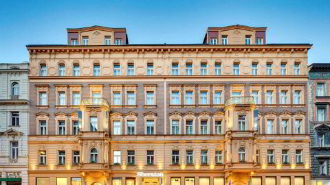 Lars Wenaas har kjøpt luksushotellet Sheraton Charles Square i Praha.