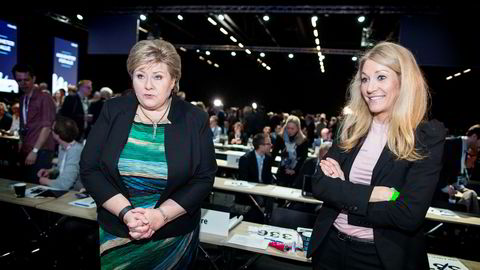 Statsminister Erna Solberg sammen med Julie Brodtkorb (t.h.), her fra 2016. Brodtkorb fungerte i mange år som statsministerens høyre hånd.