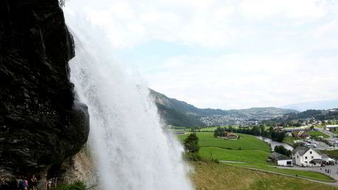 Hardanger er så nær Norges indrefilet som det er mulig å komme, og med beliggenhet bare en drøy time fra Bergen og vel fire timer fra Oslo. Det burde ha krydd av unge folk. Her fra Steinsdalsfossen ved Norheimsund.