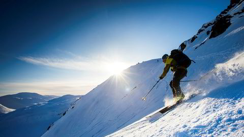 Espen Nordahl ved Nasjonalt kompetansesenter for snøskred i Tromsø på vei ned fra Skittentind.