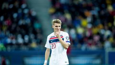 Martin Ødegaard er for tiden av Norges mest kjente fotballspillere i utlandet. Her ikledd den norske drakten, under EM-kvalifisering mot Romania.