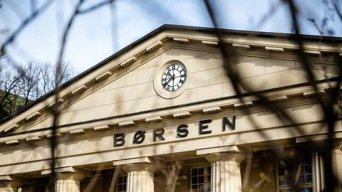 Oslo Børs steg nesten ti prosent i april, men åpnet mai med kraftig nedgang.