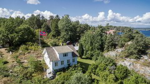 Prisantydningen for denne hytta på Arøy utenfor Kragerø var 1,9 millioner kroner. Et døgn etter visning var den solgt for 2,85 millioner.