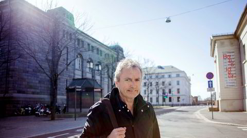 Helge Simonnes var konsernsjef i Mentor Medier frem til 2015. Nå mener han hele styret må skiftes ut.
